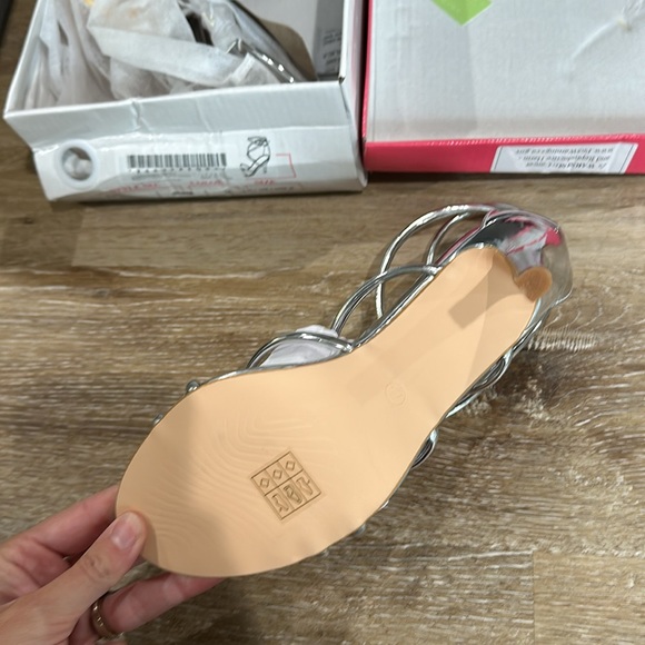 NWT women’s open toe strappy high heels. 7.5. Comes with extra heel bottom - Picture 2 of 4